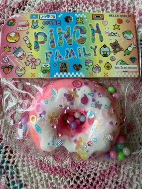 🍩 TABA PINK & WHITE DECORATIVE DONUT SQUISHY WITH CONFETTI BEADS 🍩